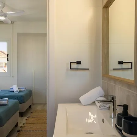 La - Nissi Luxury Vila