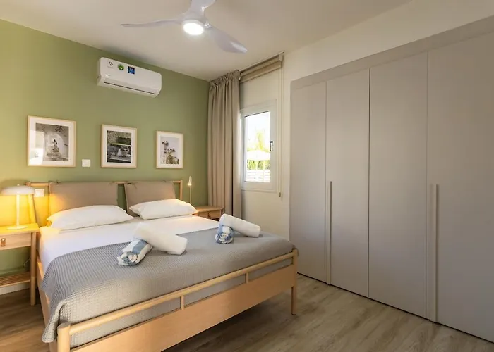 La - Nissi Luxury Vila