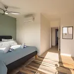 La - Nissi Luxury *