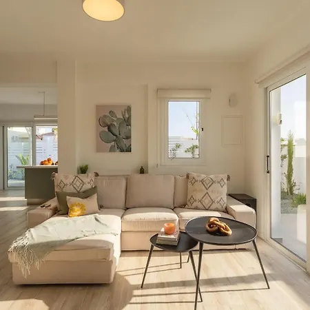 La - Nissi Luxury