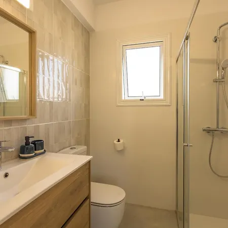 La - Nissi Luxury
