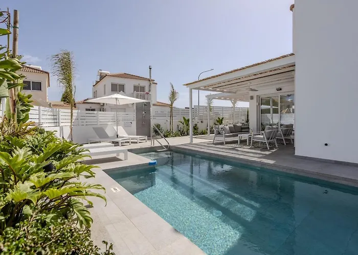 Willa La - Nissi Luxury